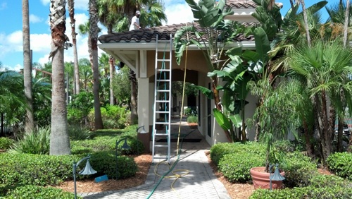 sun-clty-center-roof-cleaning